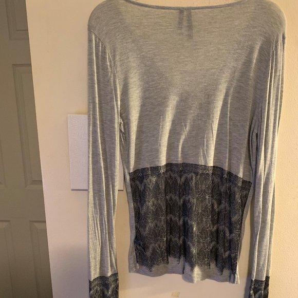 V neck, Top gray with Lace on Sleeves and Lower - Picture 3 of 3